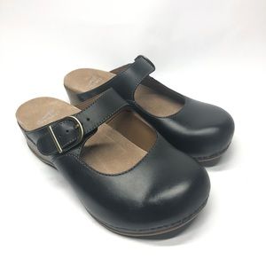 Dansko Shoes Women's 40/10 Black Leather Clogs